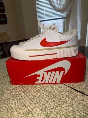 Nike Court Legacy Lift women’s sneakers size 11 new/box without lid!!